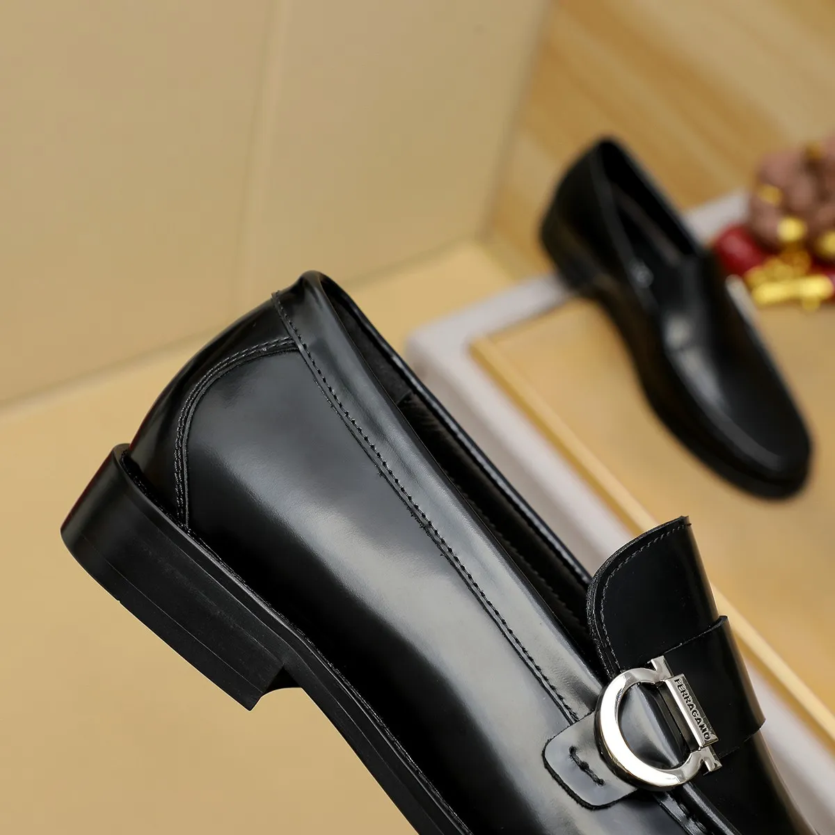 Men's shoes 250 Ferragamo [Ferragamo] top imported suit men's shoes 💯Original copy of the official website, product materials: selected imported embossed calfskin + luxury hardware buckle accessories ~ imported water-dyed cow 🐂 leather lining. Strong three-dimensional visual effect, original combination outsole, multiple colors available😘 Size: 39-44 (38.45.46. Customized)